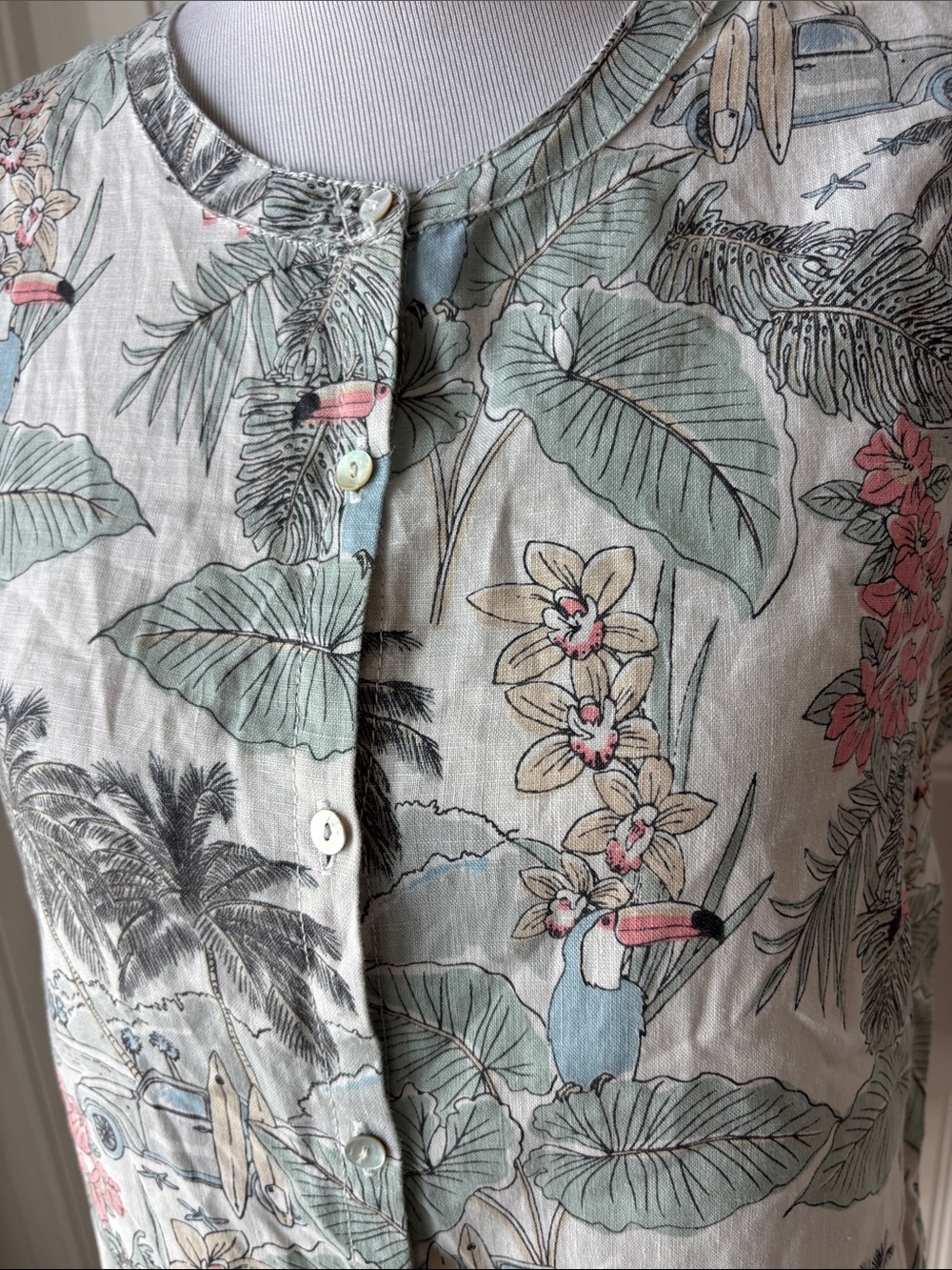 C&C California Light Aqua Floral 100% sleeveless Linen Blouse - Picture 3 of 7
